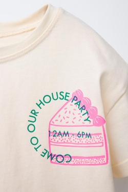 ZARA ФУТБОЛКА С ПРИНТОМ, ЖЕЛТОВАТО-БЕЛЫЙ