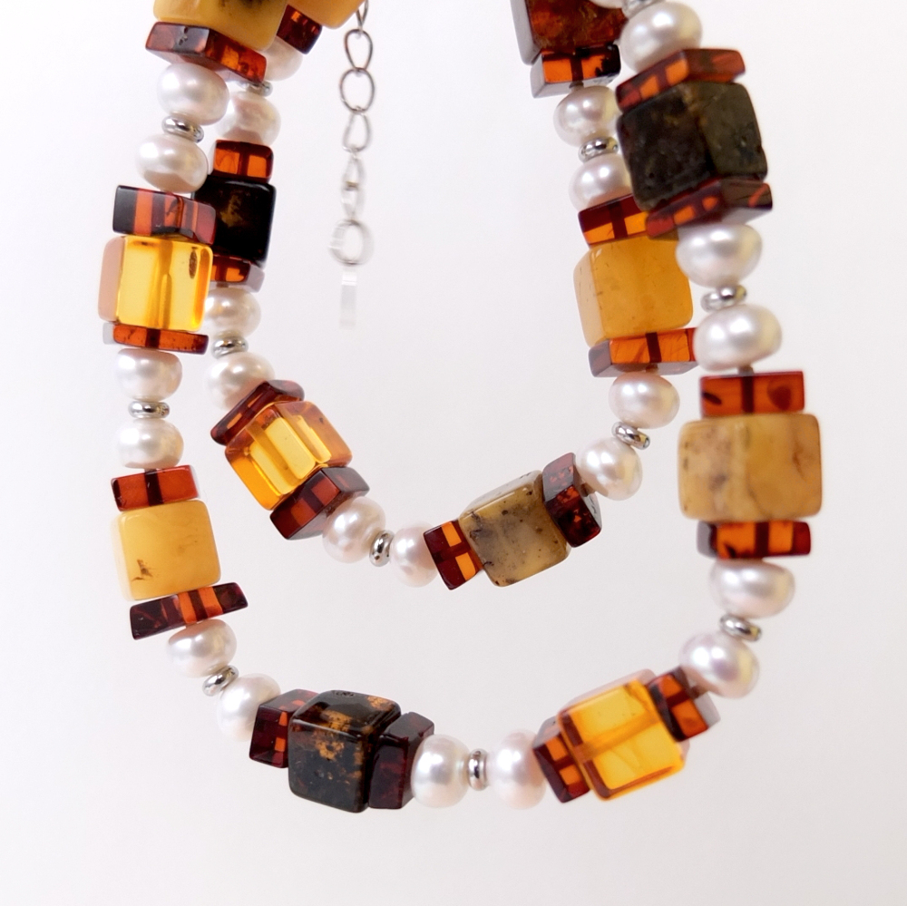 чокер с балтийским янтарём и пресноводным жемчугом