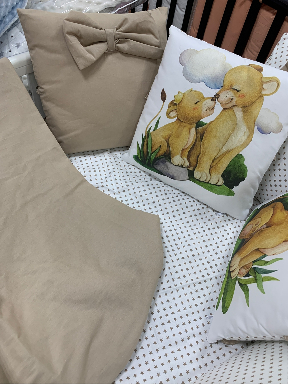 Комплект в кроватку 18 предметов "Король лев" коричневый, сатин