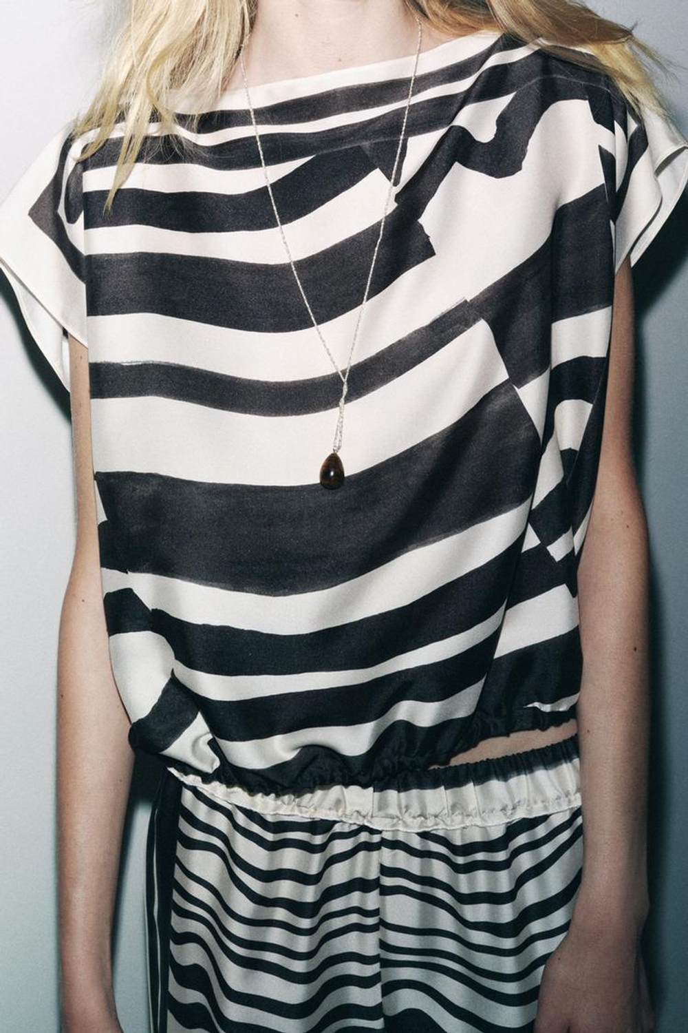 ZARA ТОП С ПРИНТОМ ZW COLLECTION, ЧЕРНЫЙ/ЭКРЮ