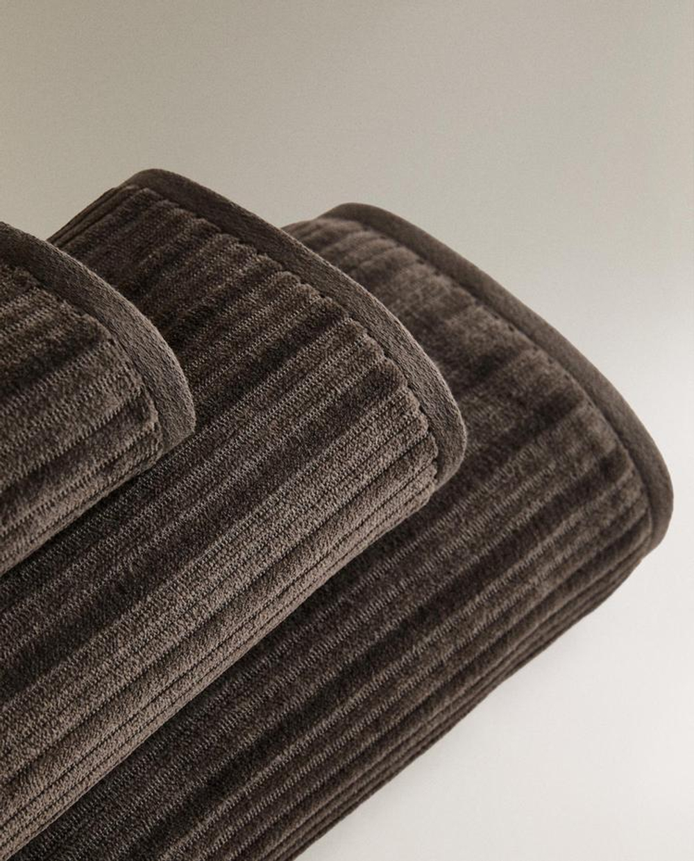 ZARA HOME БАННОЕ ПОЛОТЕНЦЕ ИЗ ВЕЛЮРА С РЕЛЬЕФНЫМ УЗОРОМ В ПОЛОСКУ, НОРКА