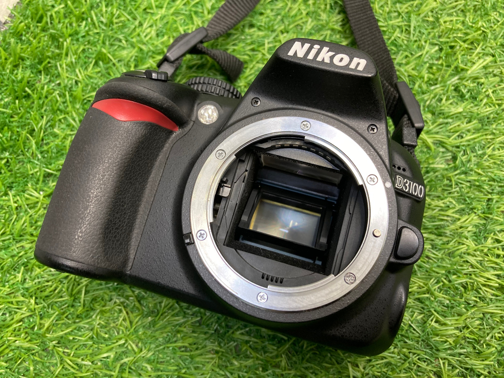 Nikon D3100 kit 18-55mm 3.5-5.6G VR II 6500 кадров