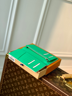 Louis Vuitton Brazza Wallet