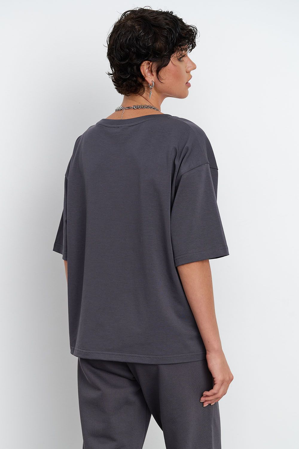 Футболка свободная цвета антрацит