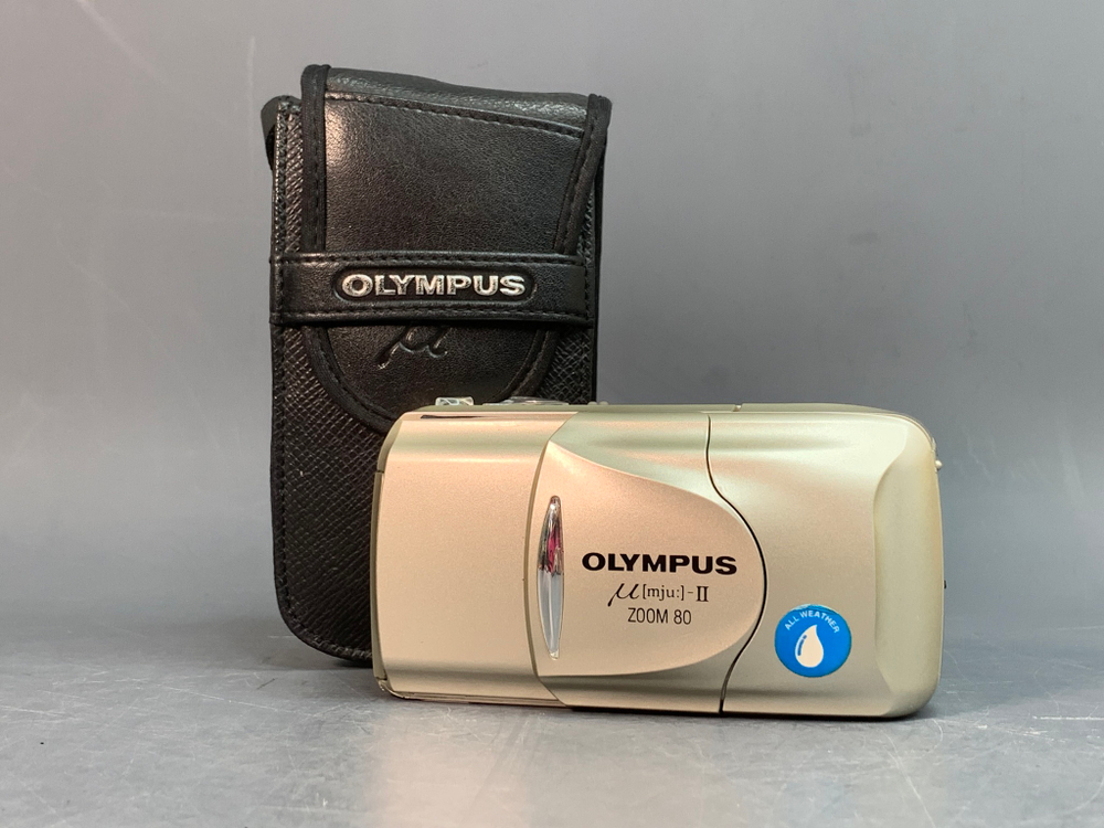 Olympus MJU-II Zoom 80, крышка легко ходит