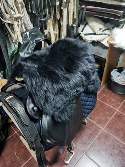 Подушка из овчины  на седло для лошади!