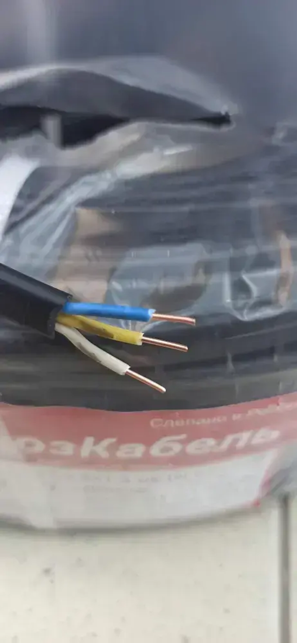 Силовой кабель ВВГнг(A)-LS-П 3 x 1.5 мм², 100 м, 7000 г