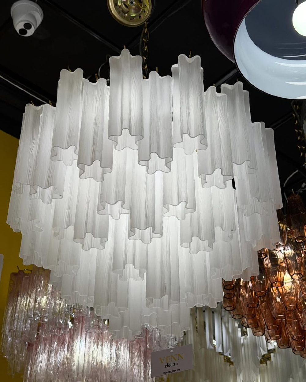 Люстра из стеклянных туб