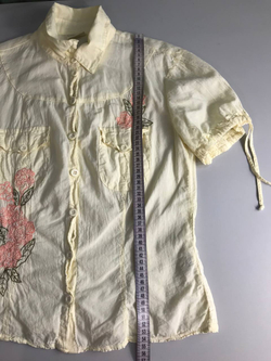 Блузка Savage с вышивкой у кармашка, маркировка 46, визуально на 46 размер