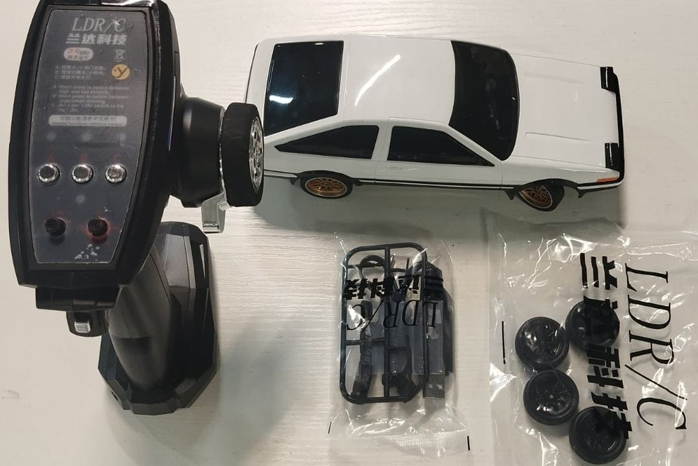 Радиоуправляемая машина для дрифта LD RC масштаб 1:18 2WD 2.4G AE-86 1801-White , модель с гироскопом