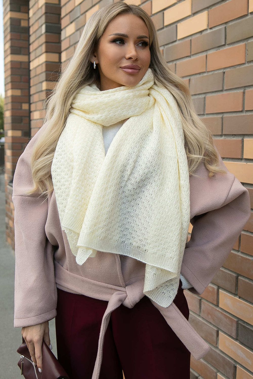 Вязаный палантин (молочный) ВП02-1М LT Collection