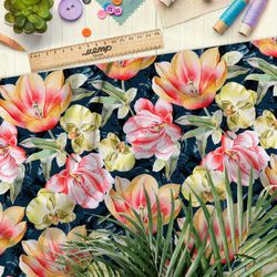 Ткань поплин живые садовые цветы и орхидеи на чёрном фоне