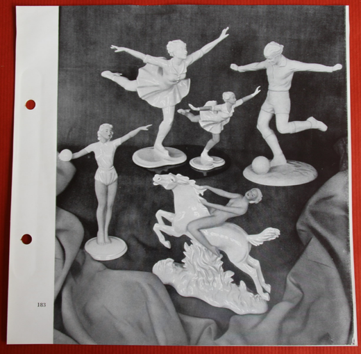 Фарфоровая статуэтка "Огненный всадник" (Feuerreiterin). Фарфор, глазурь. Валлендорф. до 1953 г.