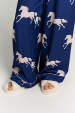 Костюм двойка с лошадьми - S размер