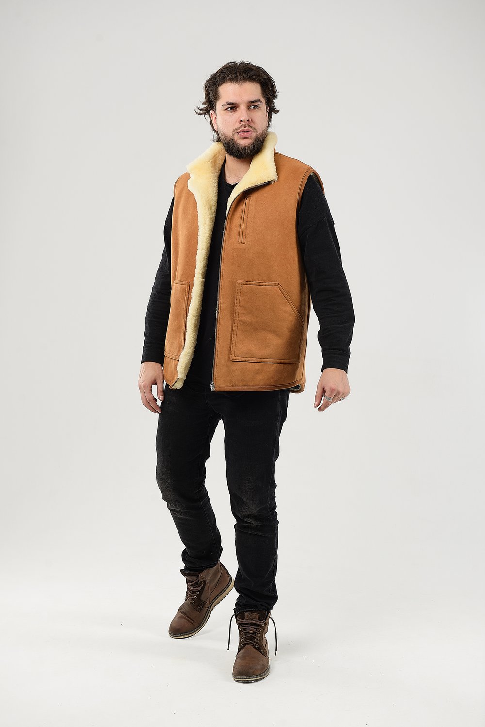 Мужской жилет из согревающей овчины
