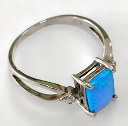 Ювелирное кольцо из серебра 925 пробы,вставка опал,фианиты,размер17