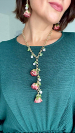 Колье "Роза" бутоны натуральных роз в зеленом оттенке и кварцы, оттенок золото