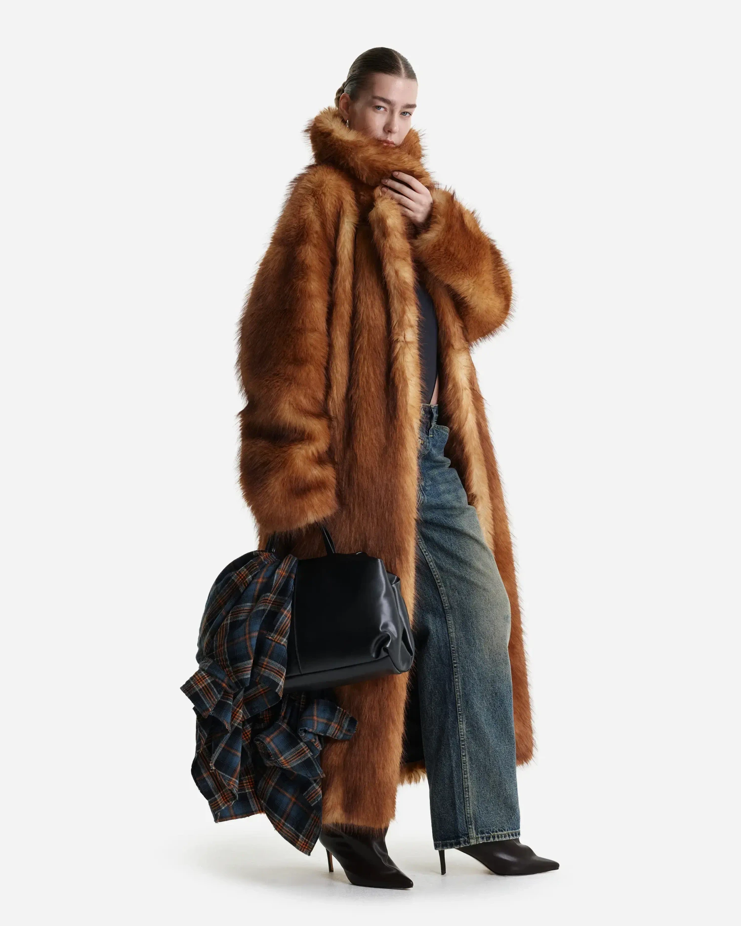 Длинная шуба из экомеха