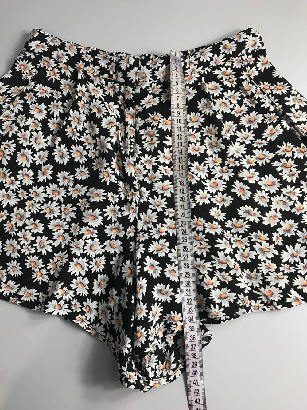 Шорты Topshop вискозные с ромашками, маркировка 36, визуально 42 размер