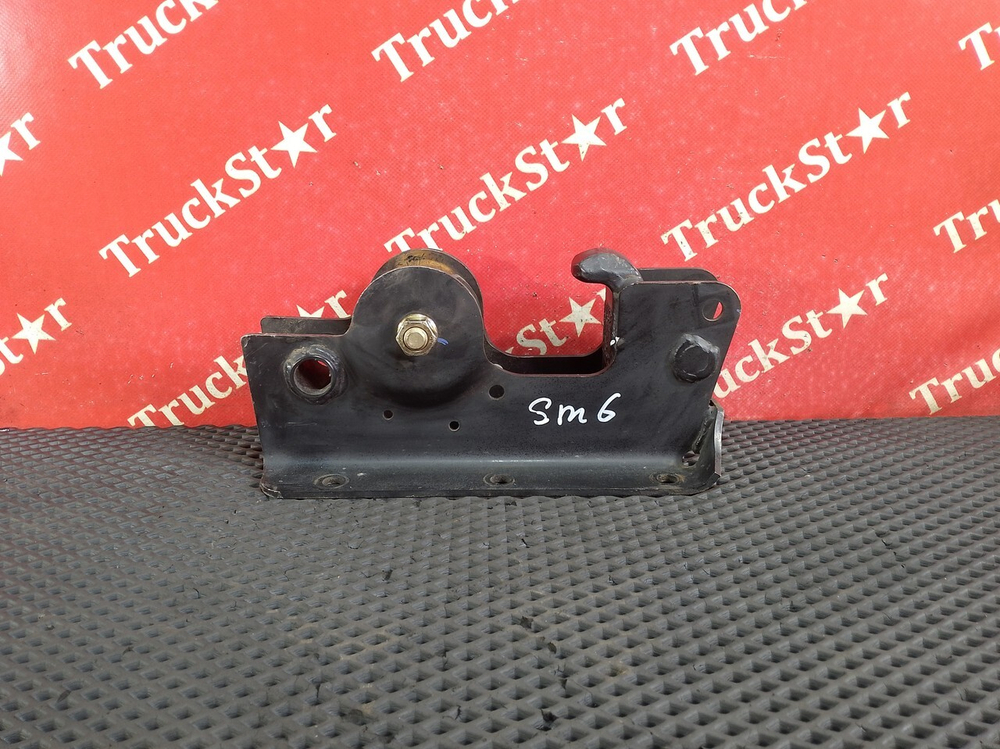 Кронштейн торсиона кабины левый 2024г.