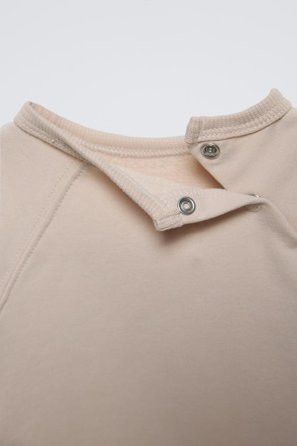 ZARA КОМПЛЕКТ ИЗ ТОЛСТОВКИ И БРЮК-ДЖОГГЕРОВ, СВЕТЛО-БЕЖЕВЫЙ