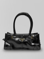 Сумка 2402 однотонная форма-багет с золотой фурнитурой и длинным ремешком