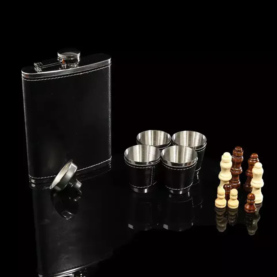 Набор 7в1 шахматы, фляжка 8 oz чёрный крокодил, 4 рюмки, воронка 3470687