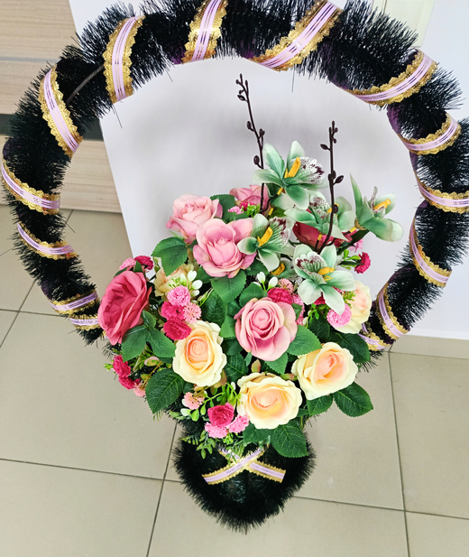 Корзина розы, орхидея ,мелкие гвоздики. Арт Е 005