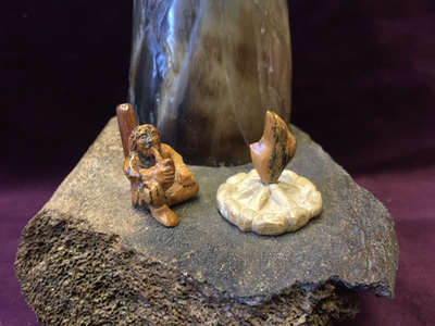 Мыслитель. Сувенир, композиция. Из кости мамонта.