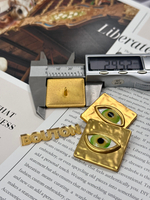 Пуговицы Скиап. золотистые квадратные с объемным желто-зеленым глазом