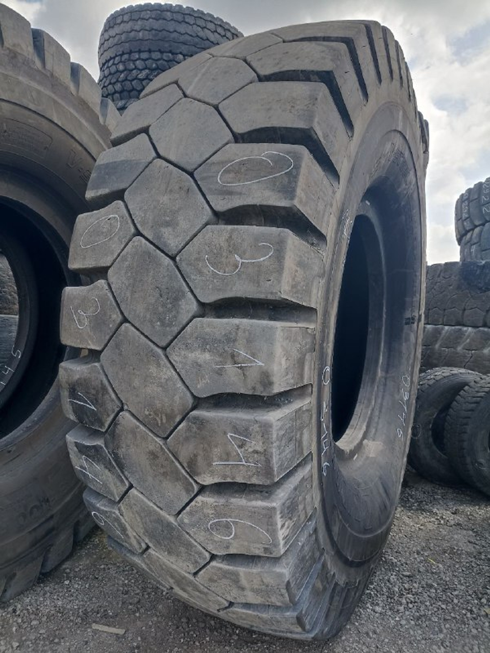 33.00R51 Bridgestone VRDP шина б/у