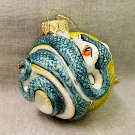 Фарфоровая ёлочная игрушка Шар со змеями