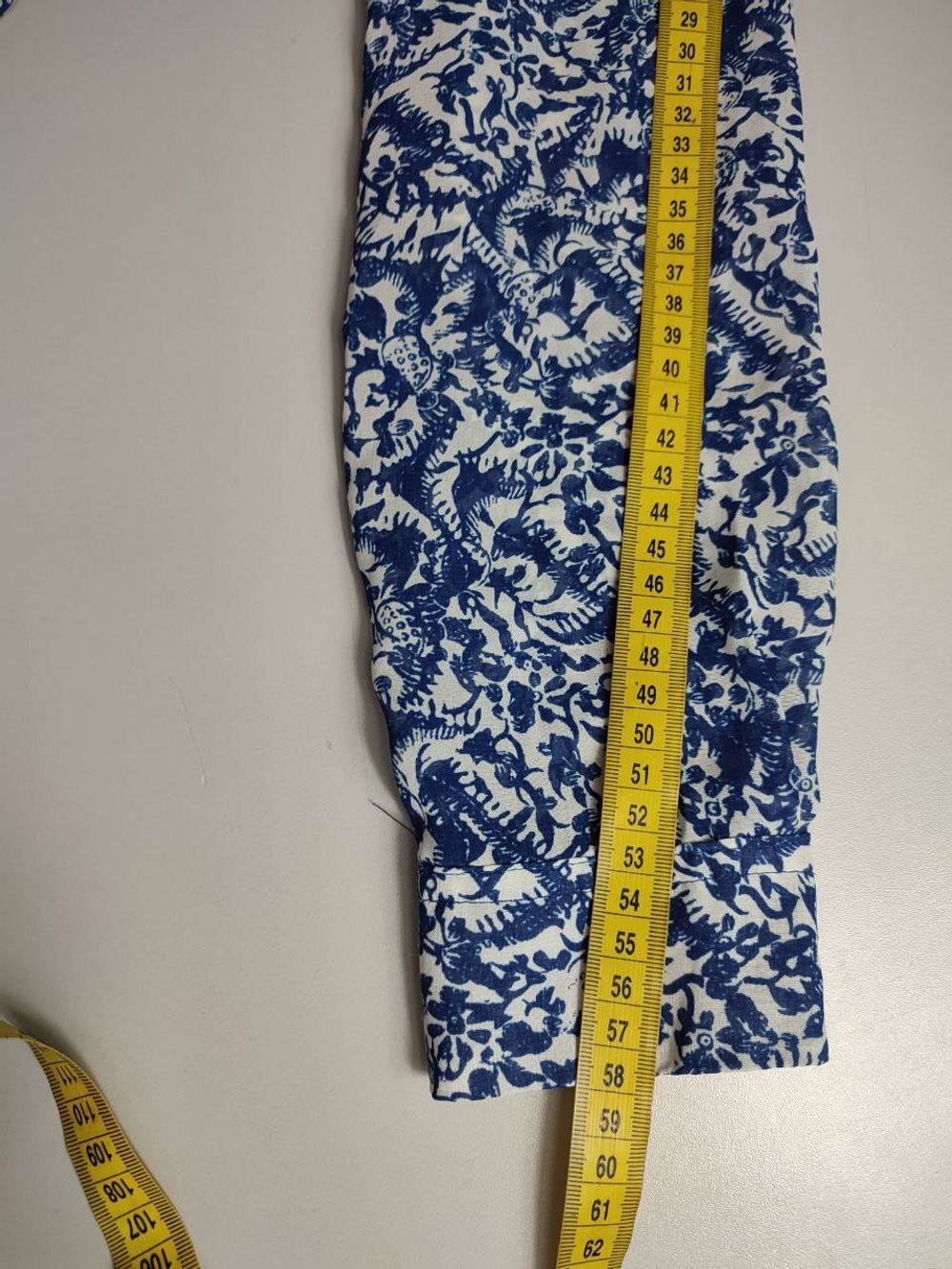 Блузка Mango стильной расцветки, маркировка XS, визуально на 42 размер