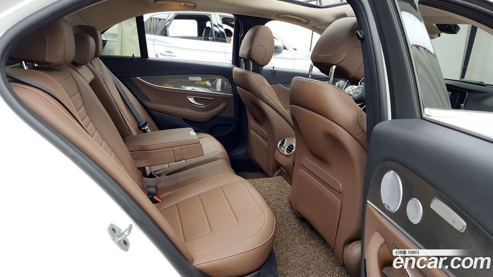 Mercedes-Benz E-Class W213 E300 4MATIC AMG Line (12.2019)