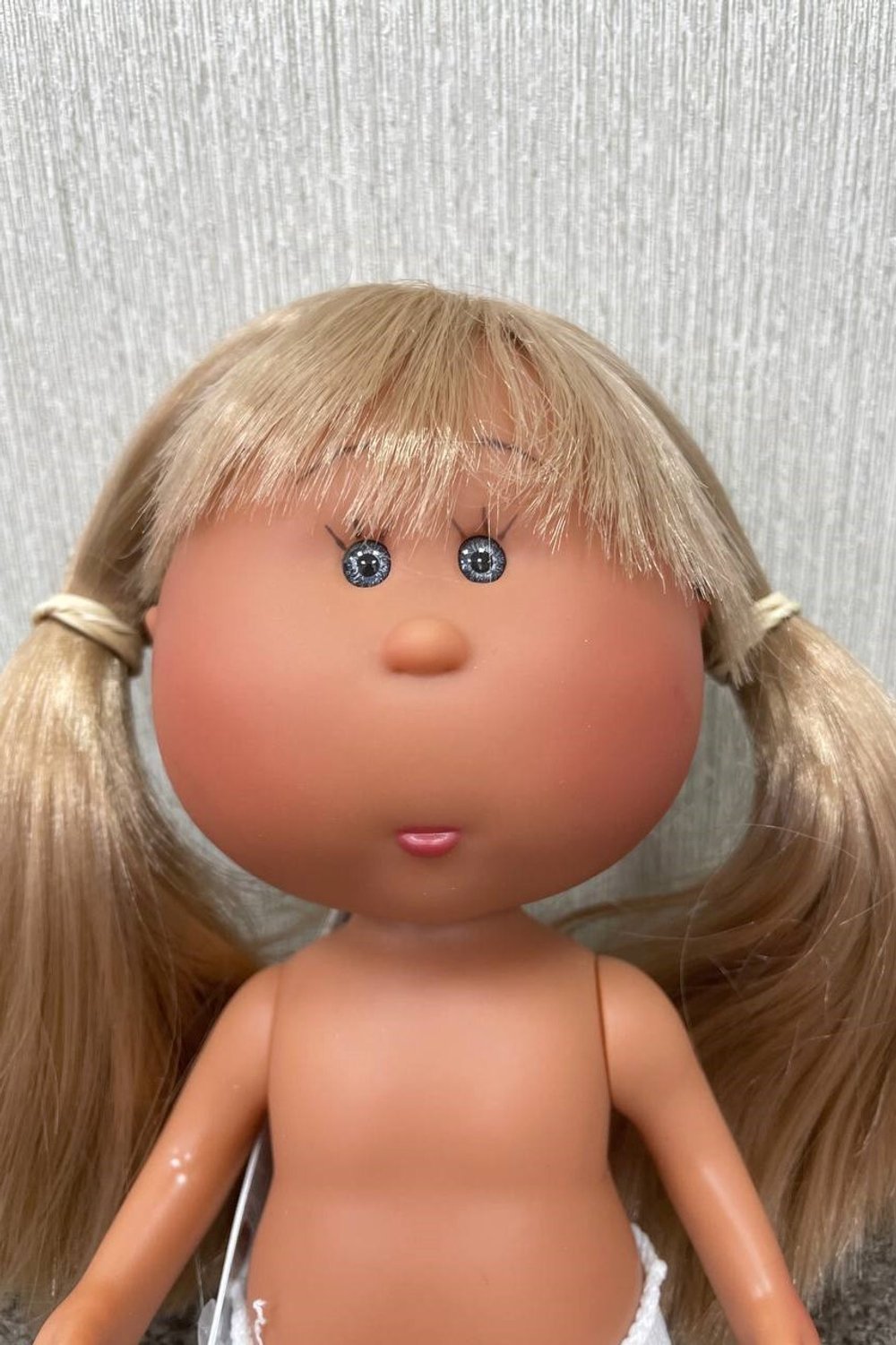 УЦЕНКА Кукла Nines виниловая 23см Little Mia Latina без одежды (3199WL1)