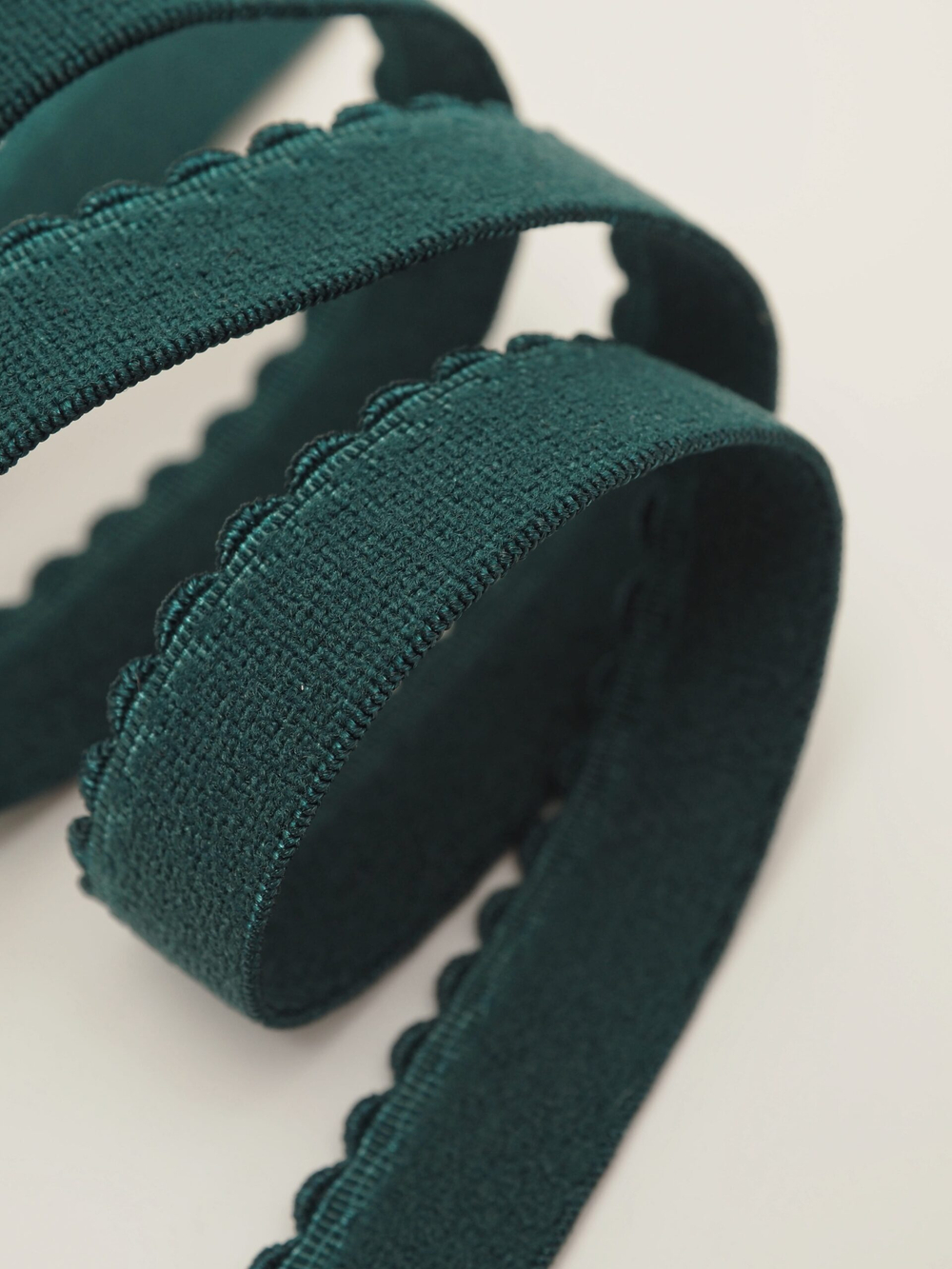 Резинка отделочная изумруд ажурная плотная ширина 12 мм с учетом фестона