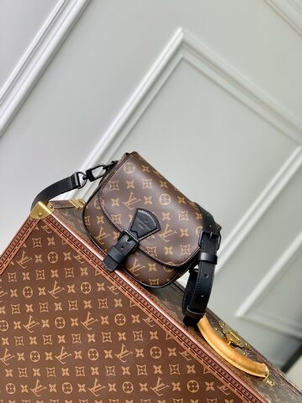 Louis Vuitton Montsouris Messenger PM