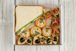 Мини-бокс с сэндвичем 285гр.