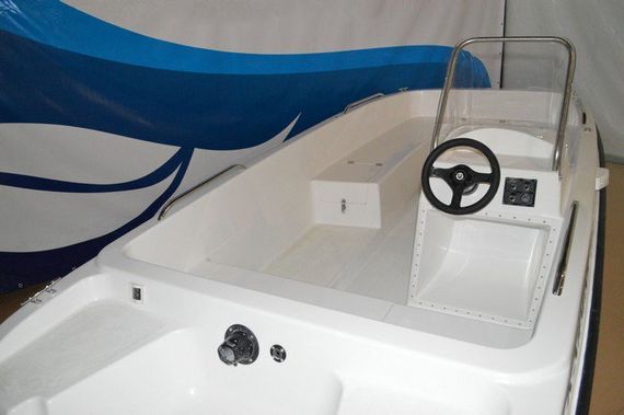 Пластиковая лодка Антал Кайман 400