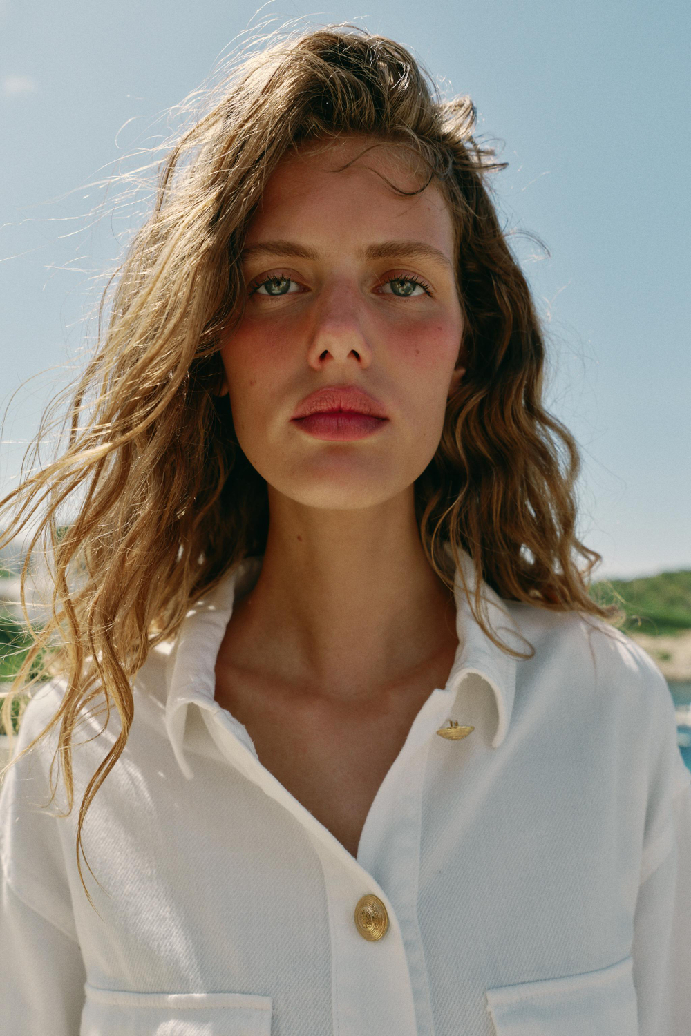 ZARA КУРТКА С ЗОЛОТИСТЫМИ ПУГОВИЦАМИ, БЕЛЫЙ