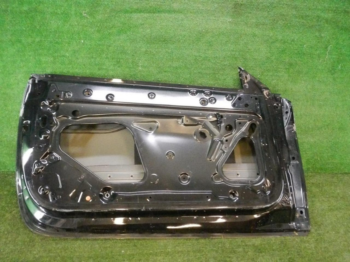 Дверь левая Mercedes E C238 (2016-2023)