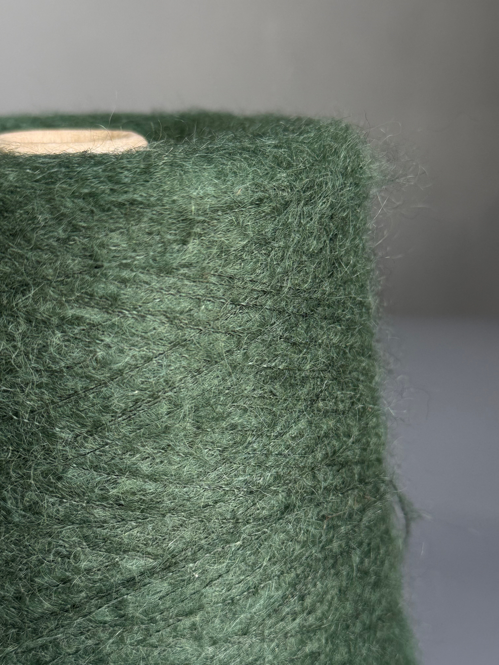 Пряжа Ilaria Aurora (67% супер кид мохер 28% па 5% меринос) 1000м/100 гр, зеленый