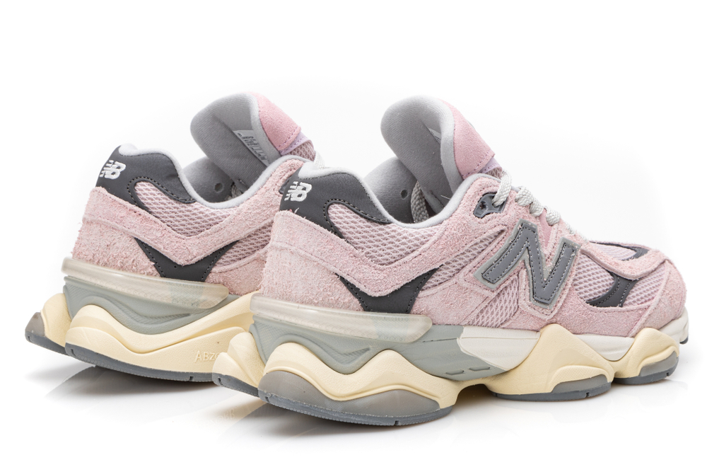New Balance 9060 (Pink)