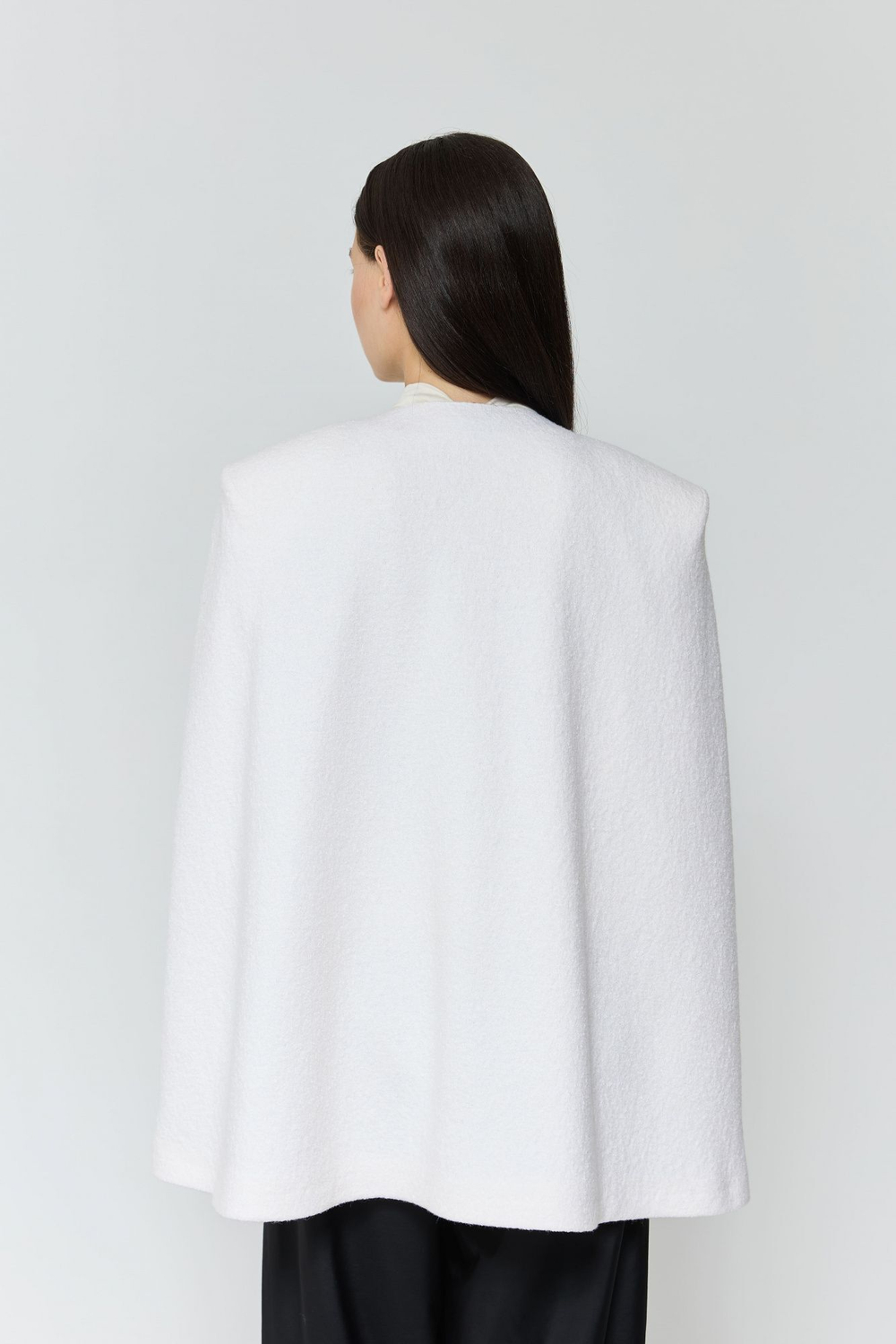 Жакет-кейп из букле