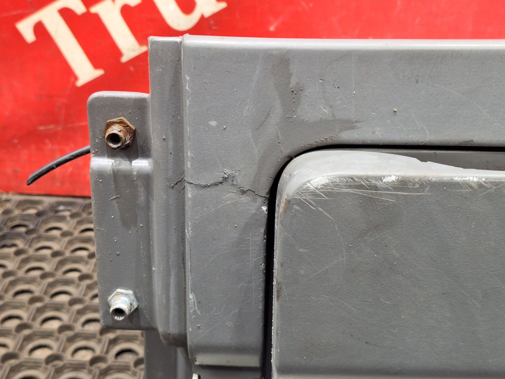 Ящик инструментальный правый