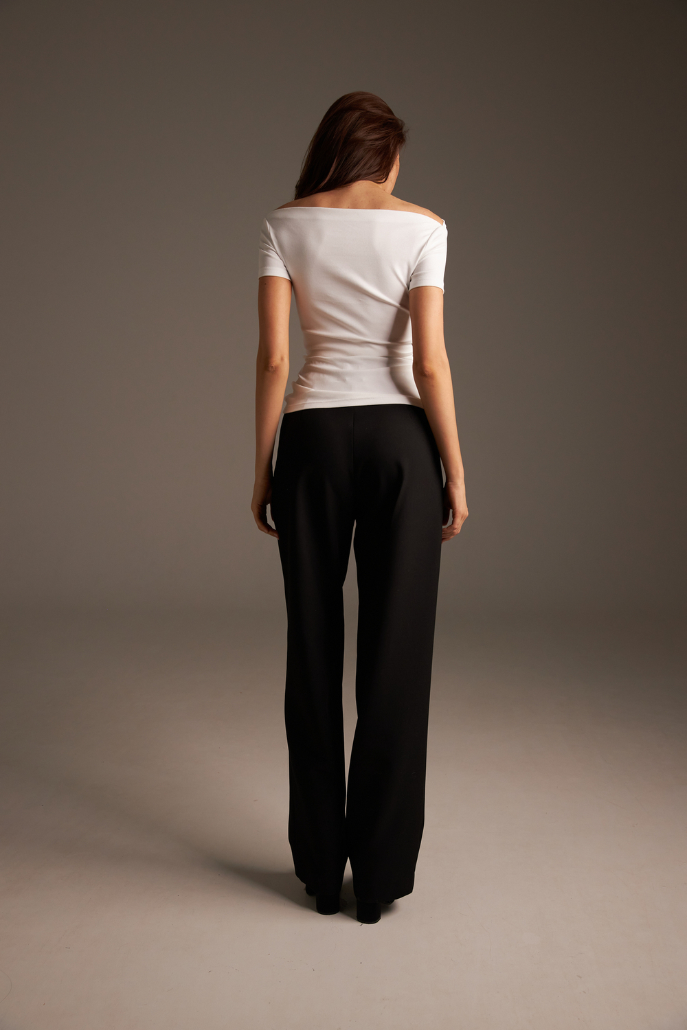 Футболка с открытыми плечами