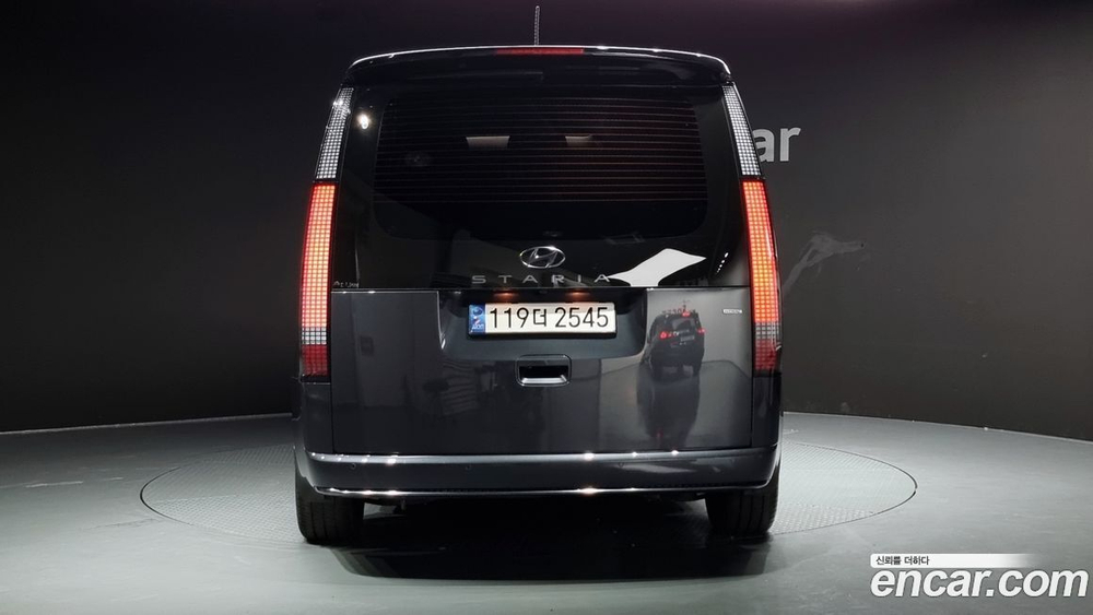 Hyundai Staria 4WD Lounge 9-и местный (11.2021)