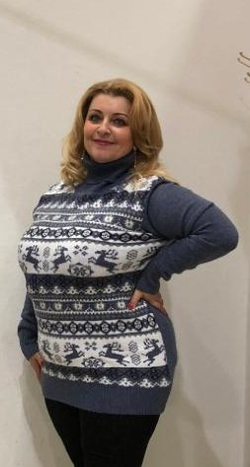 Свитер с "оленями" и воротником водолазка