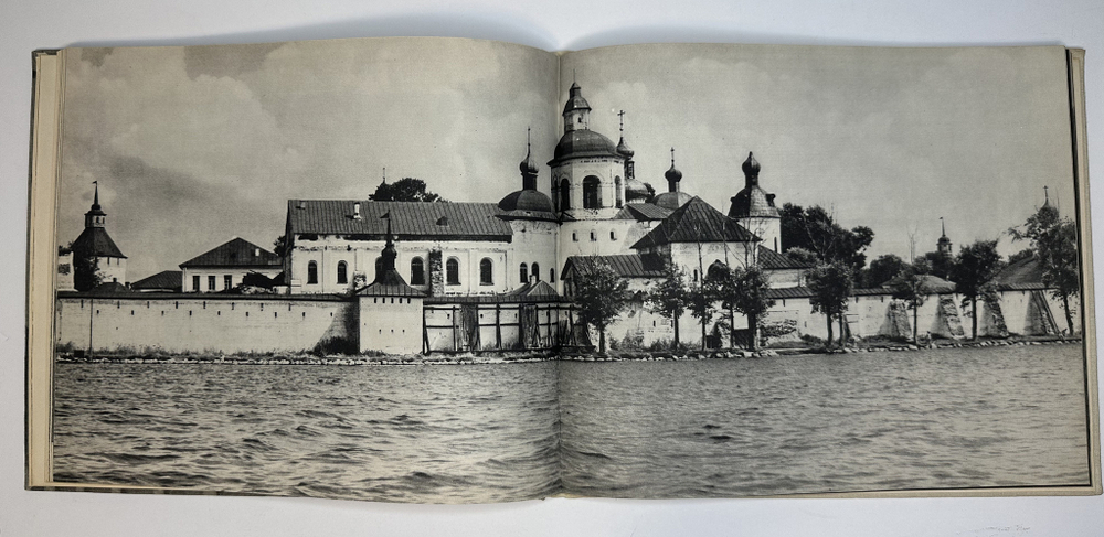 Памятники  древнерусского  зодчества Кирилло-Белозерский монастырь.  М.В. Дмитриенко, альбом 1969г.