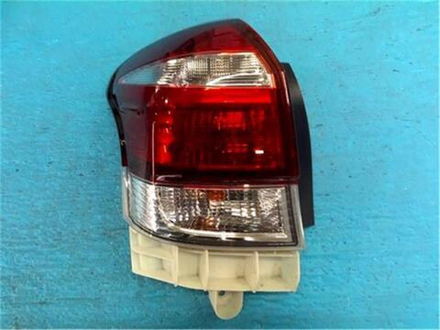 стоп левый Toyota Corolla Fielder NZE161 164 165 13-106